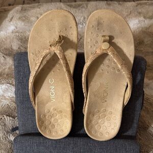 Vionic Beige Women's Sandals - Size 6